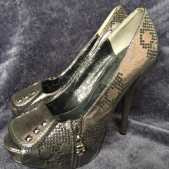 JustFab Metallic with Black Sequin Skulls Pumps 8 - Picture 6 of 8